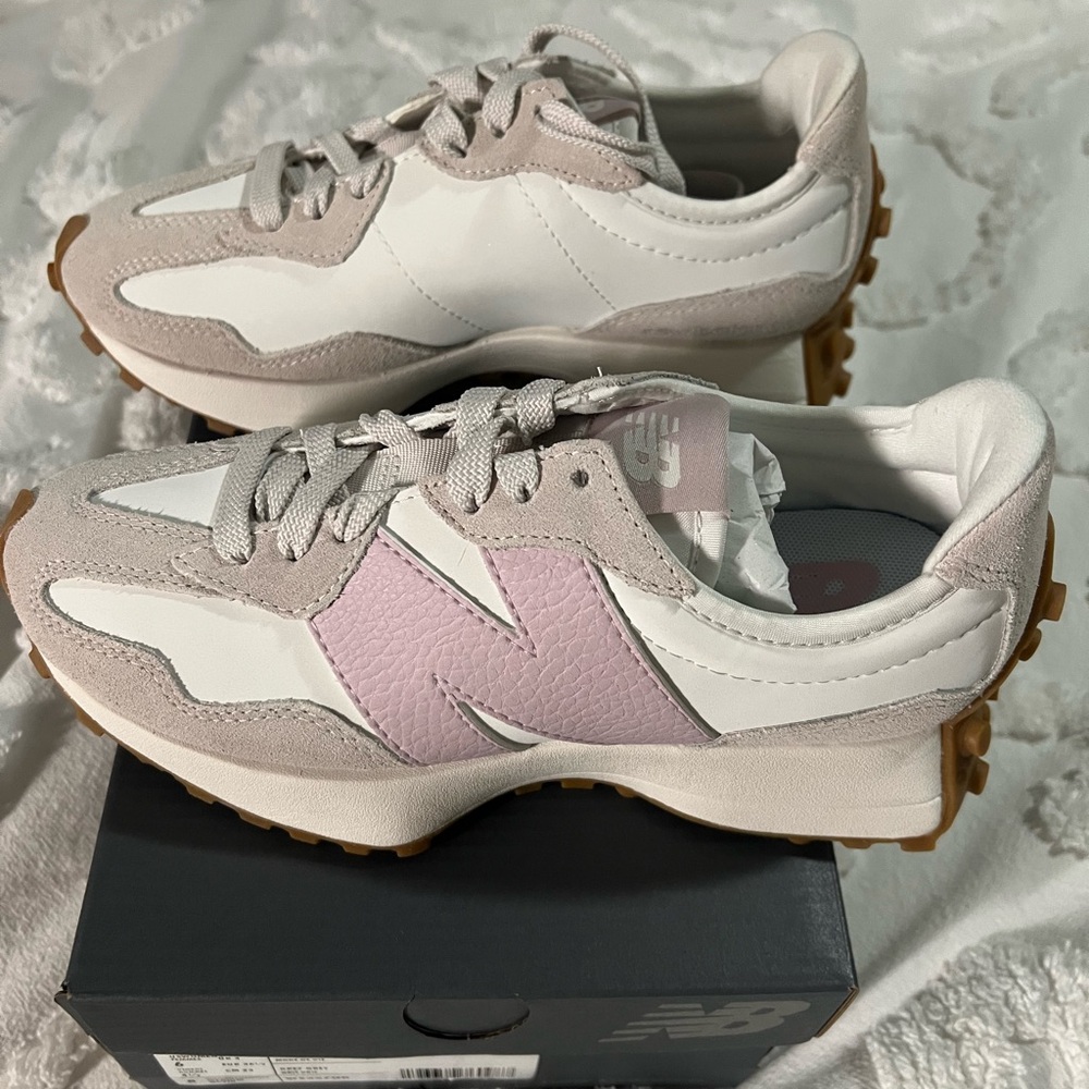 NWT New Balance 327 Sneakers Tennis Shoes light grey lavender pink women size 6
